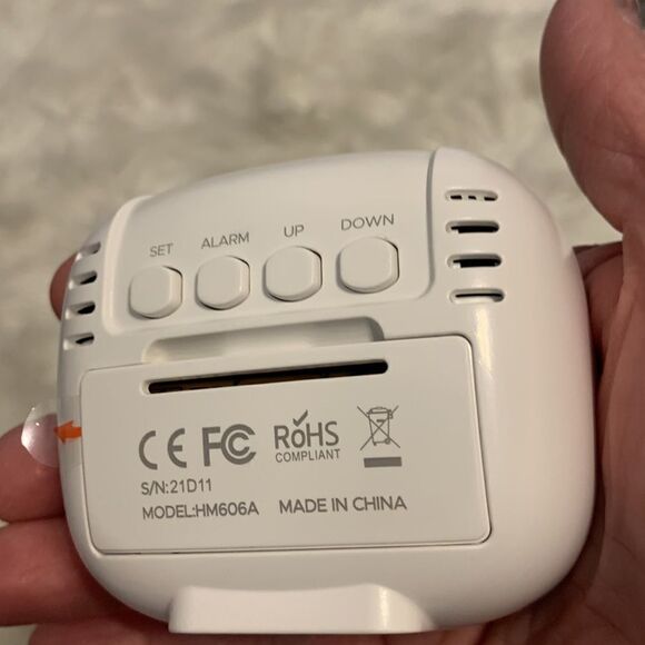 PICTEK ALARM CLOCK:  Digital Clock, alarm, snooze function - Picture 4 of 4